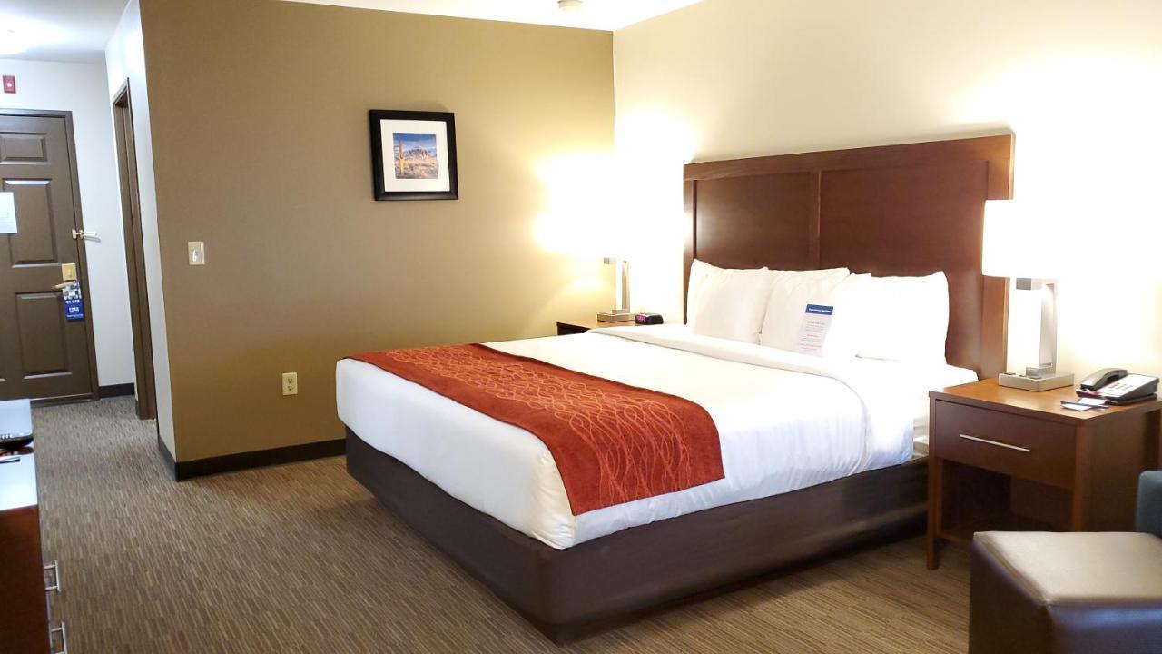Comfort Inn & Suites Tempe Phoenix Sky Harbor Airport Екстер'єр фото