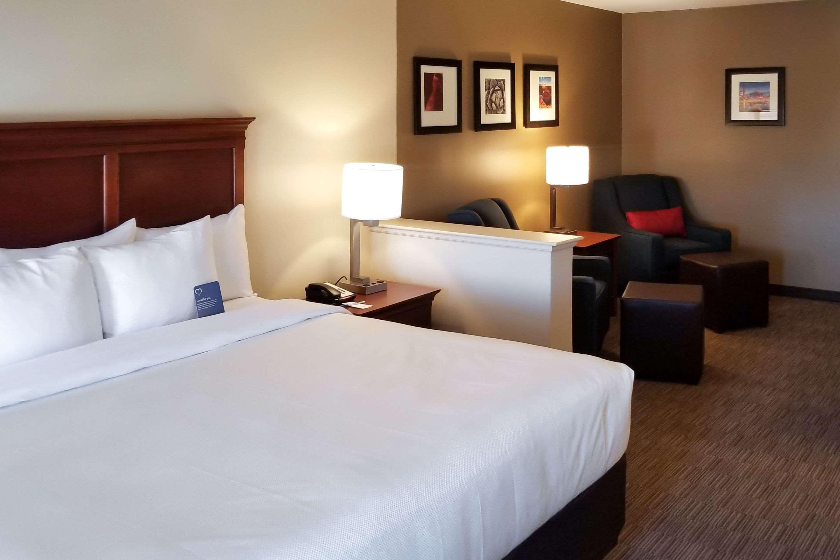 Comfort Inn & Suites Tempe Phoenix Sky Harbor Airport Екстер'єр фото