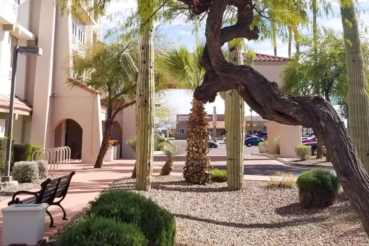 Comfort Inn & Suites Tempe Phoenix Sky Harbor Airport Екстер'єр фото
