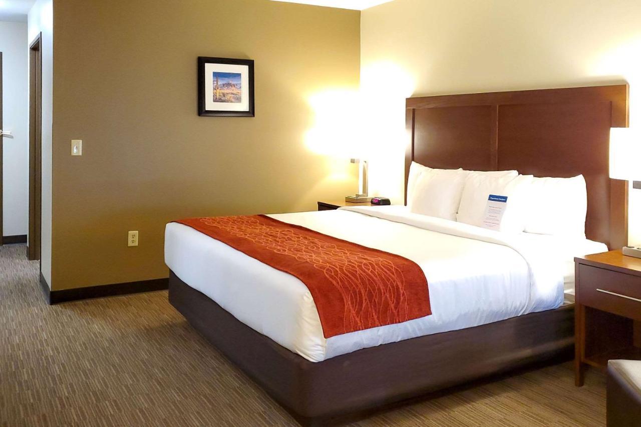 Comfort Inn & Suites Tempe Phoenix Sky Harbor Airport Екстер'єр фото