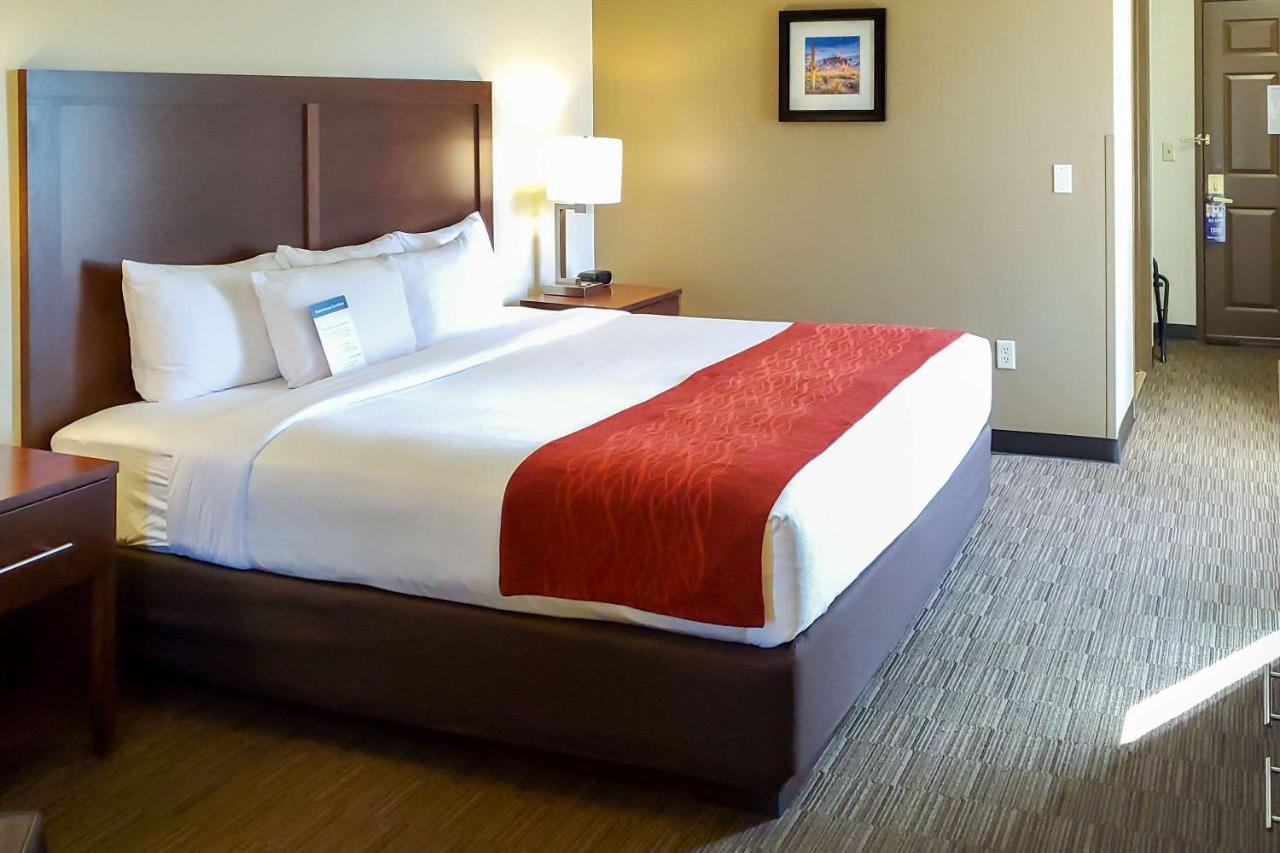 Comfort Inn & Suites Tempe Phoenix Sky Harbor Airport Екстер'єр фото