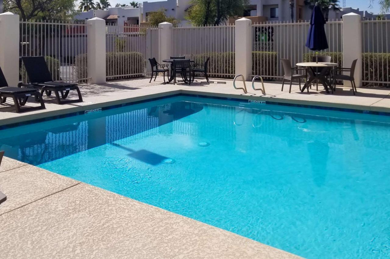 Comfort Inn & Suites Tempe Phoenix Sky Harbor Airport Екстер'єр фото